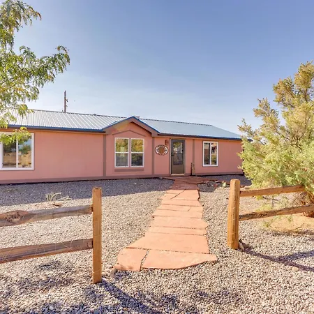 Stunning Views Quiet Bluff Home Near Hiking!